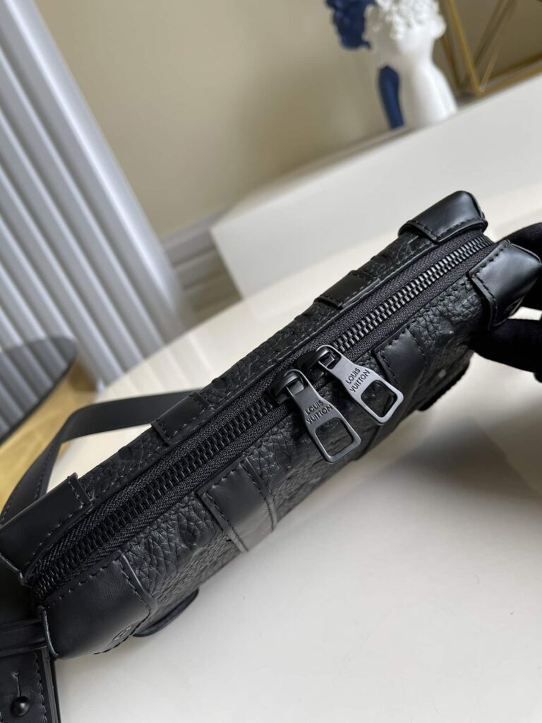 Louis Vuitton Gusseted Card Holder Black M80878 - Image 6