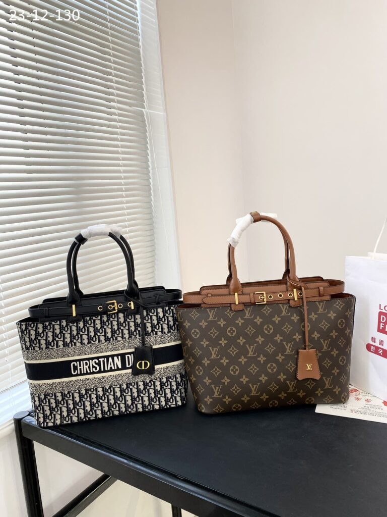 Louis Vuitton Tote Bag With Gold Tone Buckle Monogram Brown 34Cm - Image 3