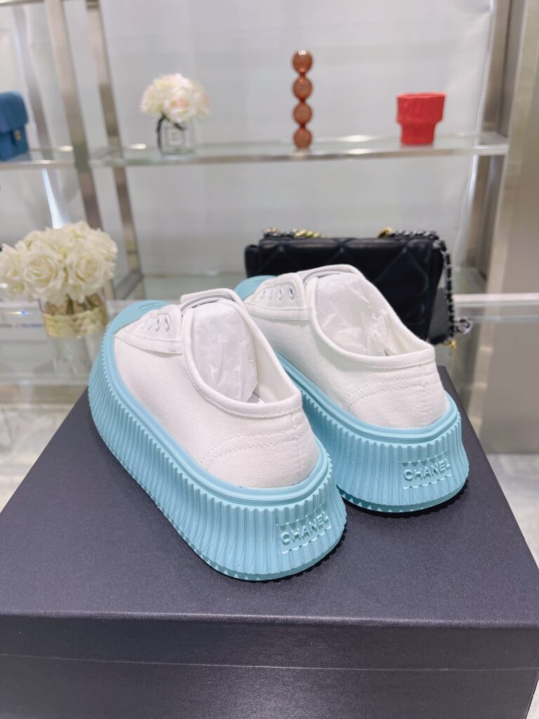 Chanel Cc Cap Toe Sneaker White And Blue - Image 2
