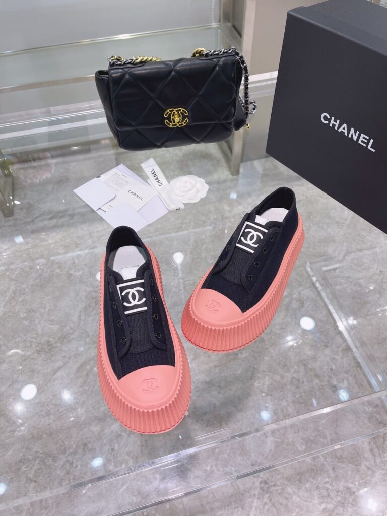 Chanel Cc Cap Toe Sneaker Black And Pink - Image 2