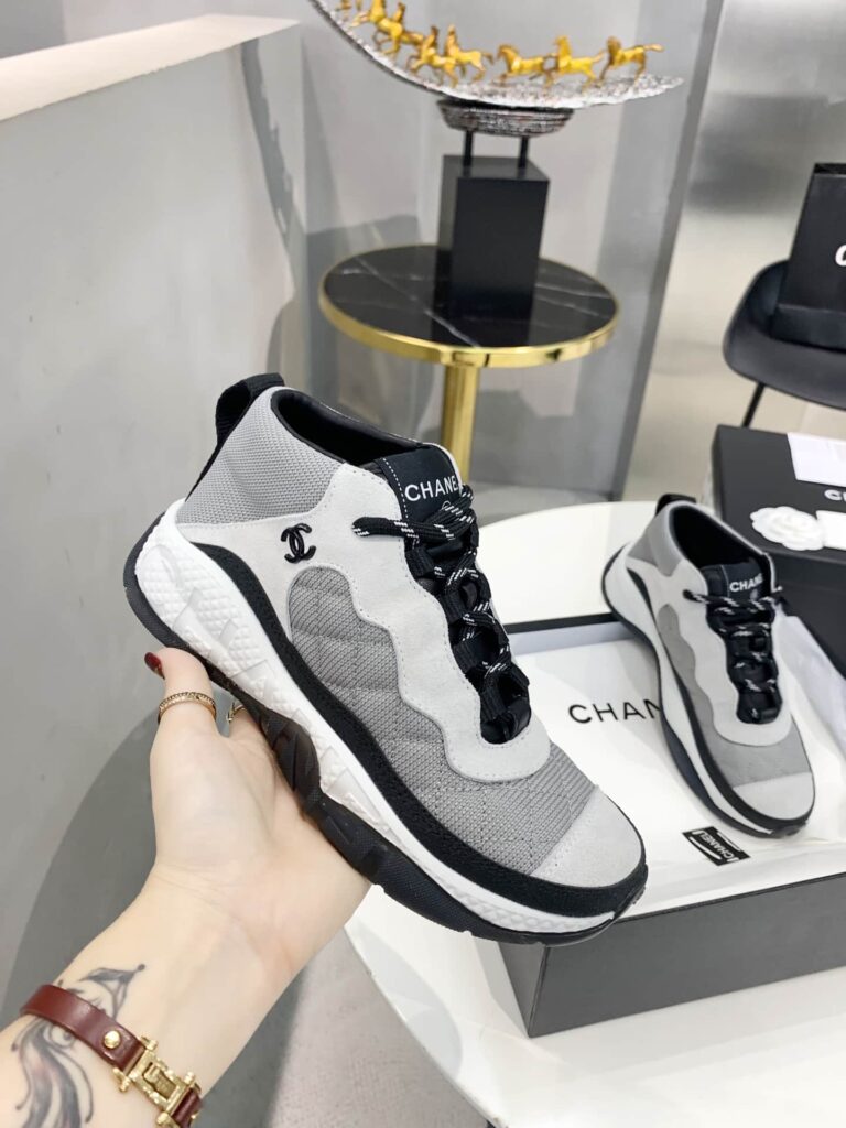 Chanel Low Top Trainer Cc Sneakers White And Gray - Image 5