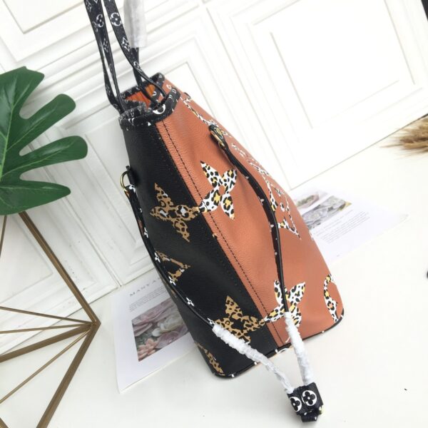 Louis Vuitton Neverfull Monogram Giant Jungle Mm Black Caramel M44676 - Image 9