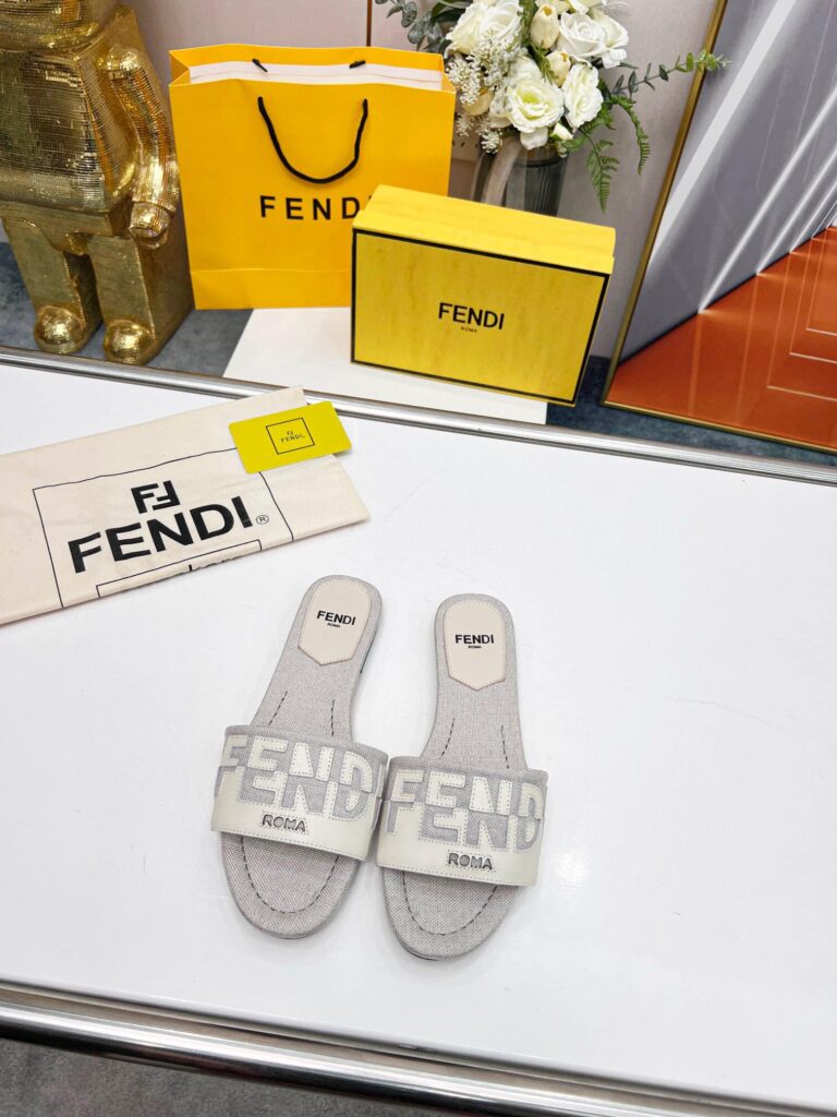 Fendi Signature Canvas Leather Slides White 8R8337Ajzuf1Hhl - Image 4