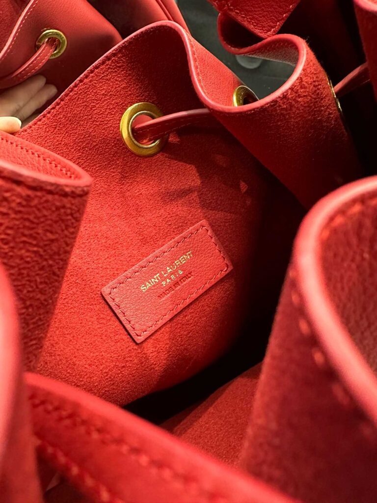 Saint Laurent Paris Vii Large Flat Hobo Bag In Smooth Leather Bag Red - Image 2