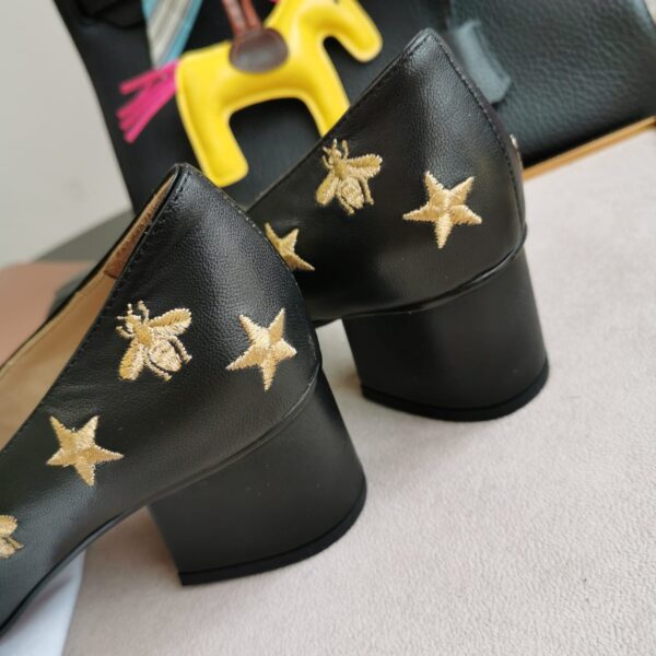 Gucci  Embroidered Bee Star Leather Mid-Heel Pump Black - Image 2