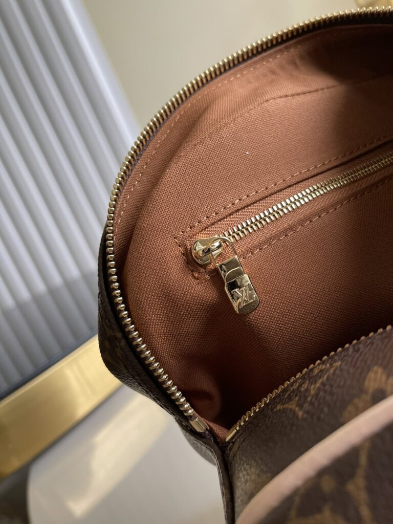 Louis Vuitton Monogram Toiletry Bag 25 M47527 - Image 8