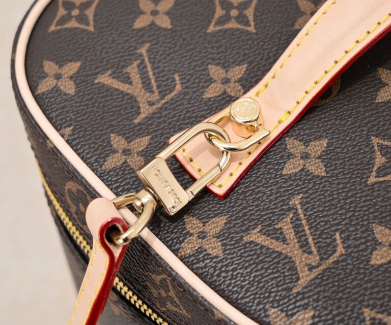 Louis Vuitton Nice Mini Toiletry Pouch 32Cm M47280 - Image 7