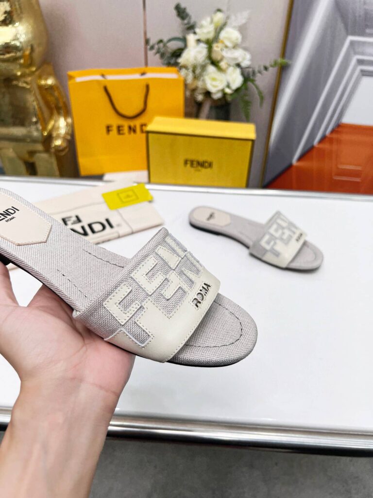 Fendi Signature Canvas Leather Slides White 8R8337Ajzuf1Hhl - Image 5