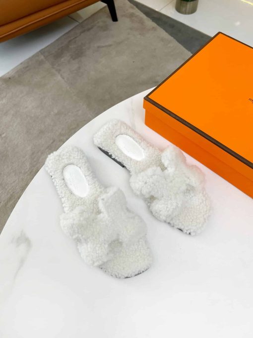 Hermes Shearling Oran White Slipper Sandals - Image 2