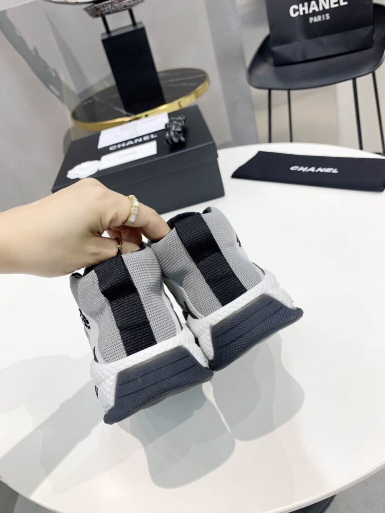 Chanel Low Top Trainer Cc Sneakers White And Gray - Image 3