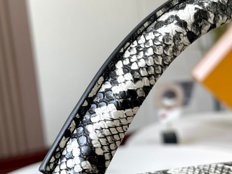 Louis Vuitton Capucines Mini White M95509 - Image 6