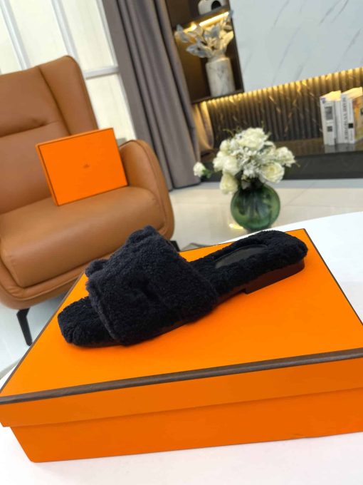 Hermes Shearling Oran Black Slipper Sandals - Image 4