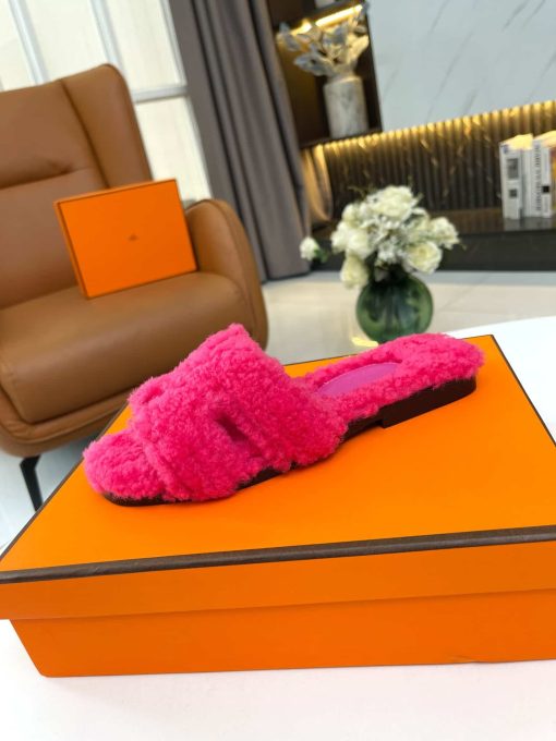 Hermes Shearling Oran Pink Slipper Sandals - Image 2