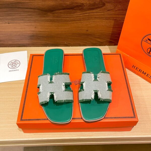 Hermes Oran Sandal Green H231095Z V1350 - Image 2
