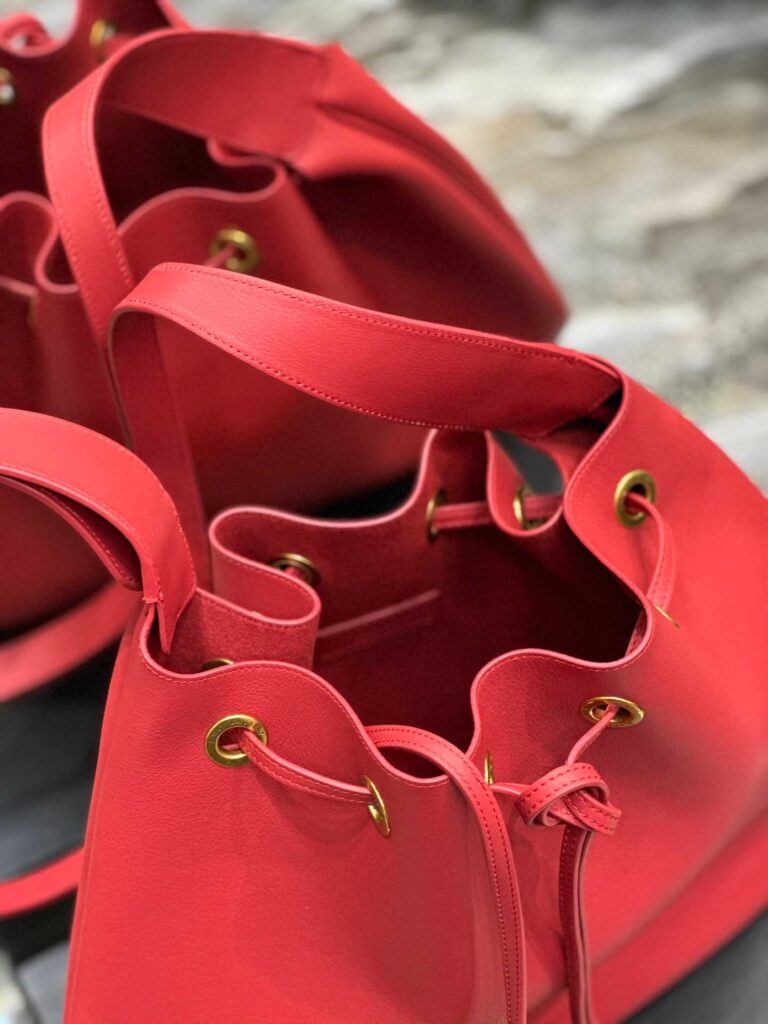 Saint Laurent Paris Vii Large Flat Hobo Bag In Smooth Leather Bag Red - Image 5