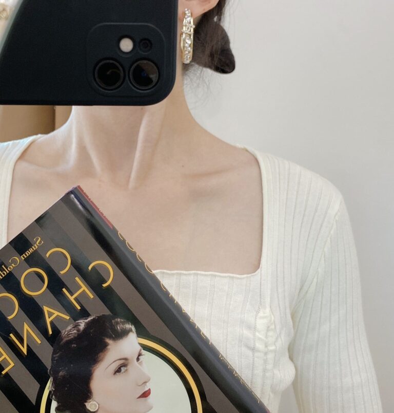 Chanel Hoop Gold Earrings - Image 7