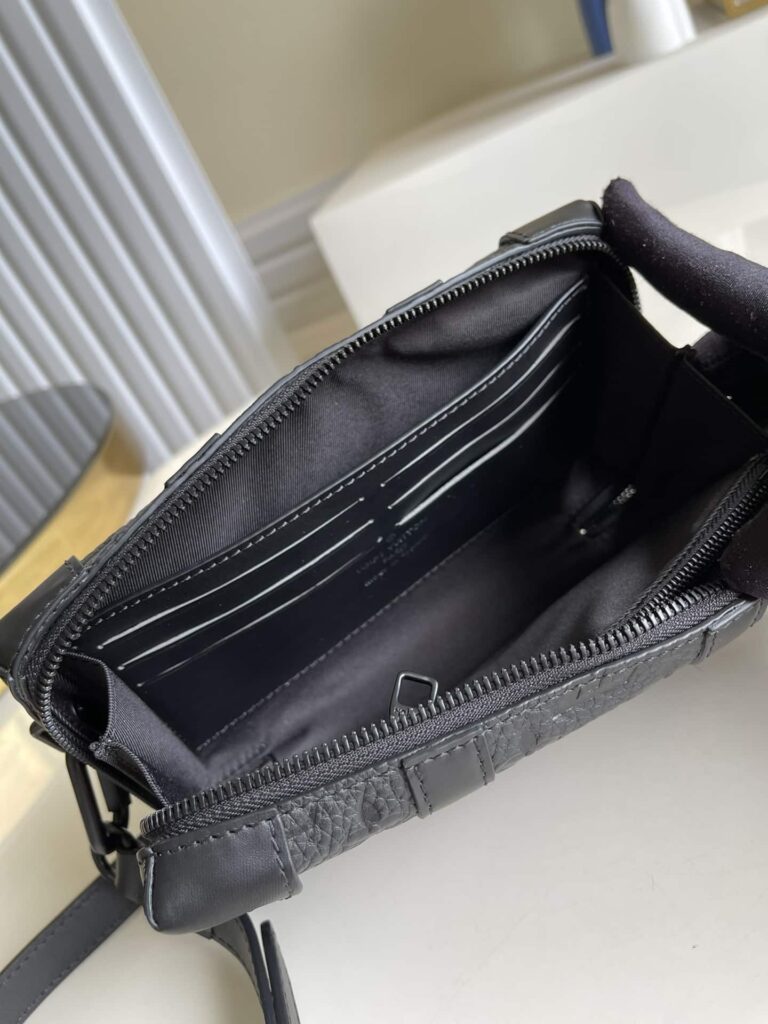 Louis Vuitton Gusseted Card Holder Black M80878 - Image 5