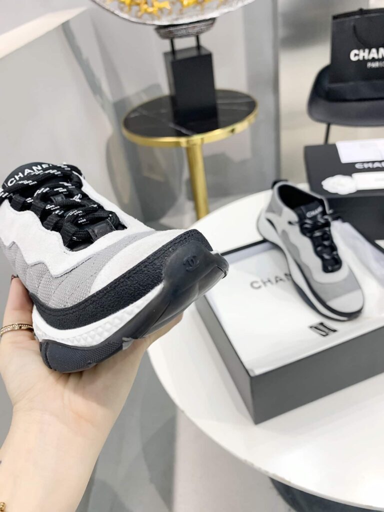 Chanel Low Top Trainer Cc Sneakers White And Gray - Image 7