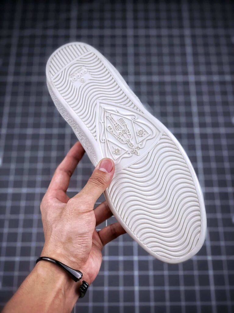 Gucci Ace Embroidered Sneaker Cat White - Image 4