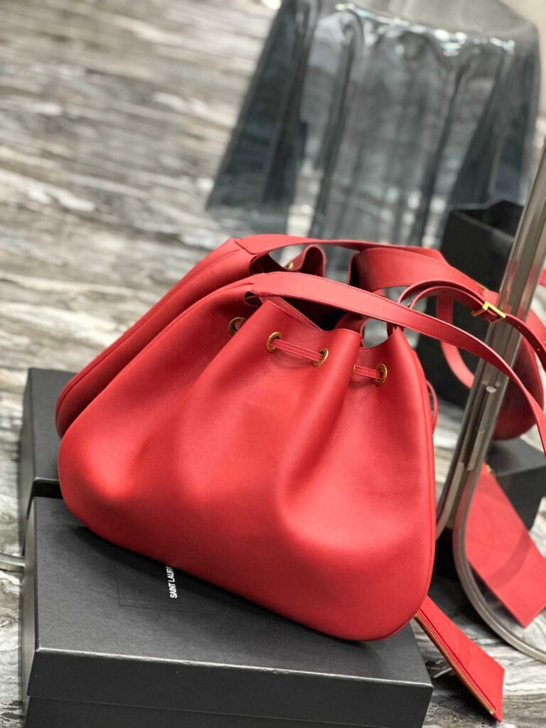 Saint Laurent Paris Vii Large Flat Hobo Bag In Smooth Leather Bag Red - Image 4