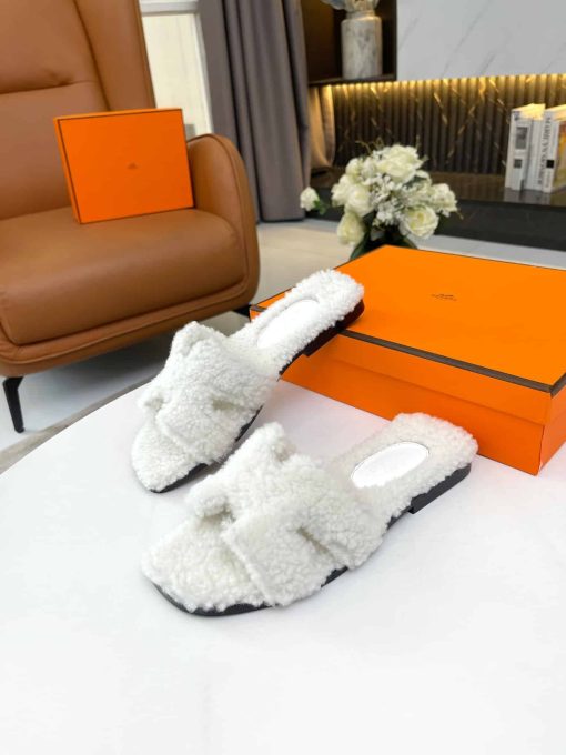 Hermes Shearling Oran White Slipper Sandals - Image 5