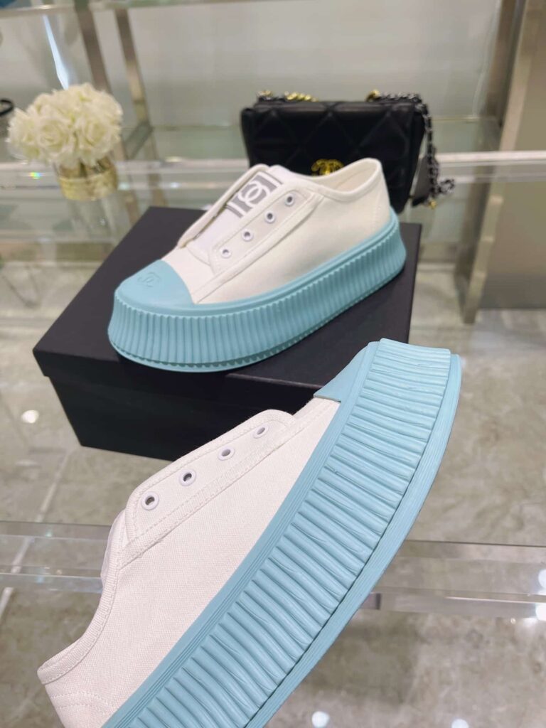 Chanel Cc Cap Toe Sneaker White And Blue - Image 8