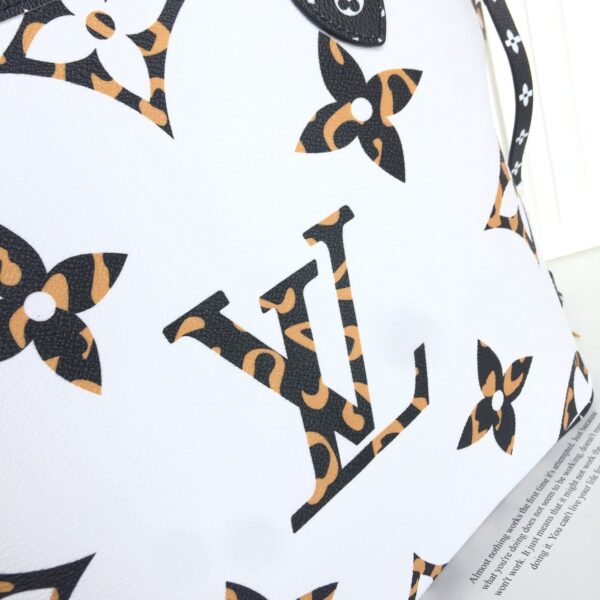 Louis Vuitton Neverfull Monogram Giant Jungle Mm White Havana M44716 - Image 7