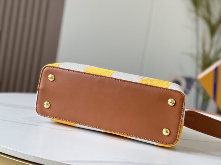 Louis Vuitton Capucines Bb Handbag Yellow 27Cm - Image 7