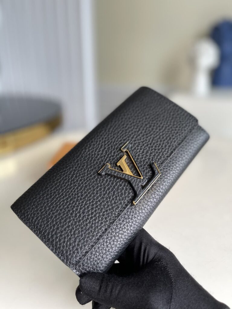Louis Vuitton Capucines Wallet Black M61248 - Image 4