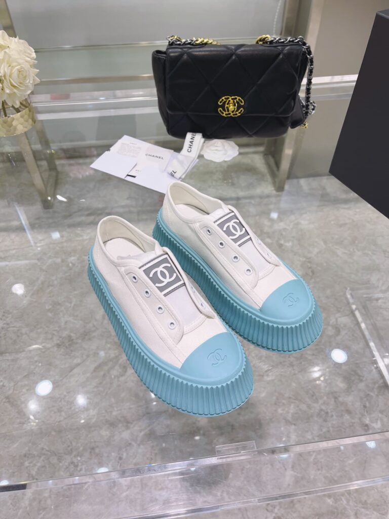 Chanel Cc Cap Toe Sneaker White And Blue - Image 4