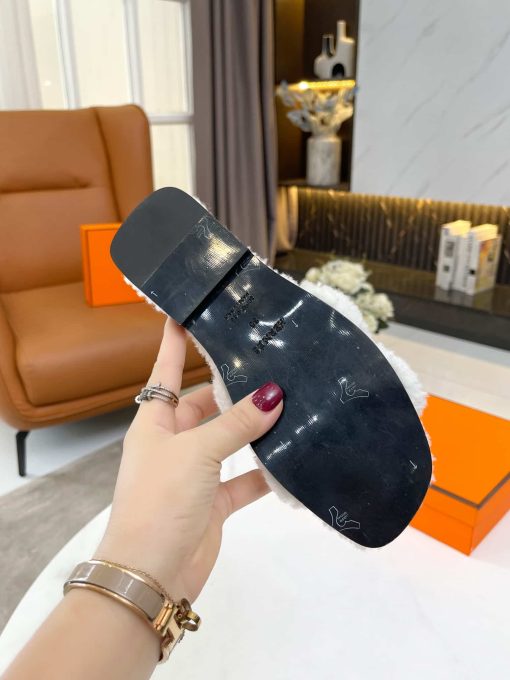 Hermes Shearling Oran White Slipper Sandals - Image 4