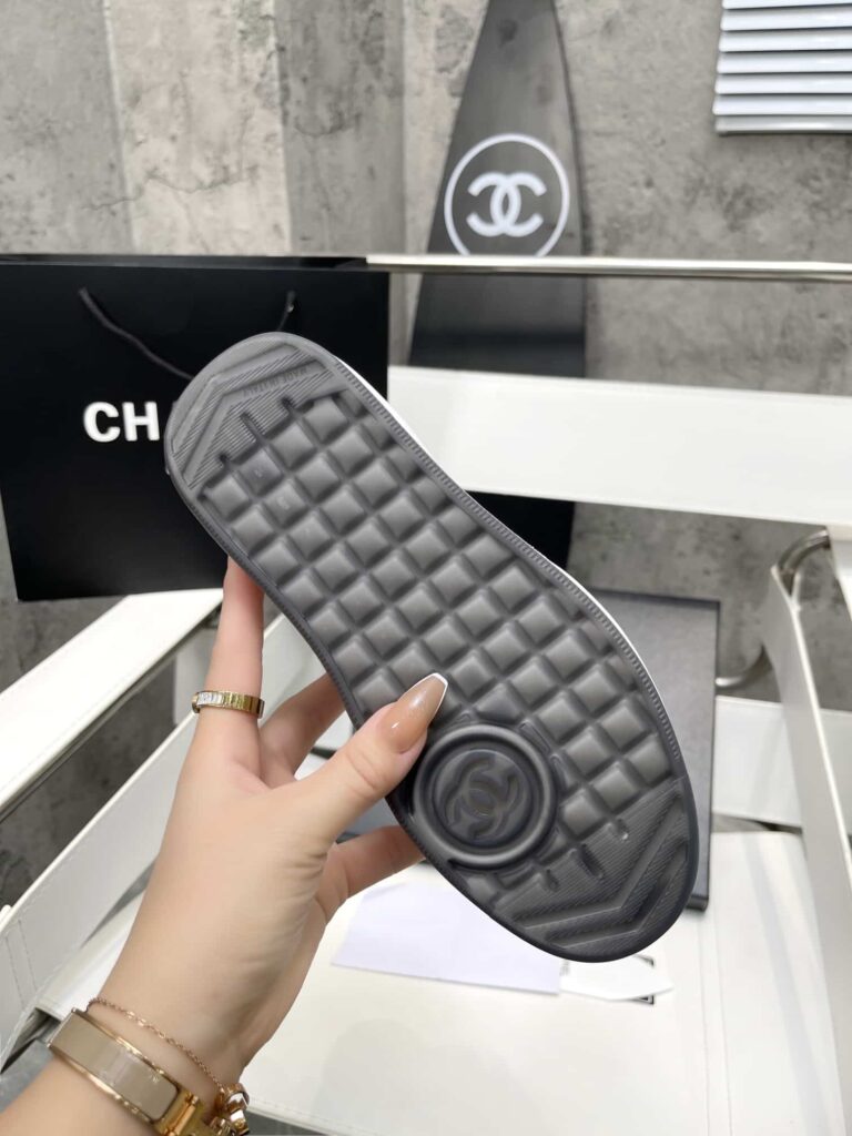 Chanel Trainer Sneakers White And Green G38803 - Image 2
