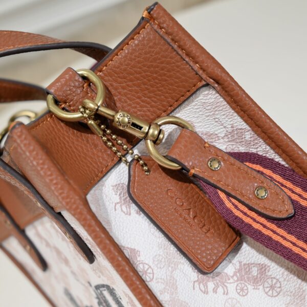 Coach Field Tote With Horse And Carriage Print And Carriage Badge Beige C8456 - Image 4