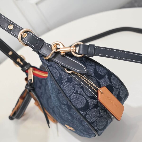 Coach Kleo Hobo In Signature Chambray Navy Blue C8163 - Image 4