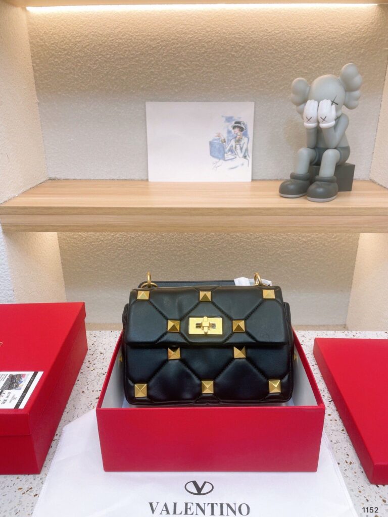 Valentino Garavani Roman Stud Chain Link Shoulder Bag In Black 1W2B0I82Bsf - Image 9