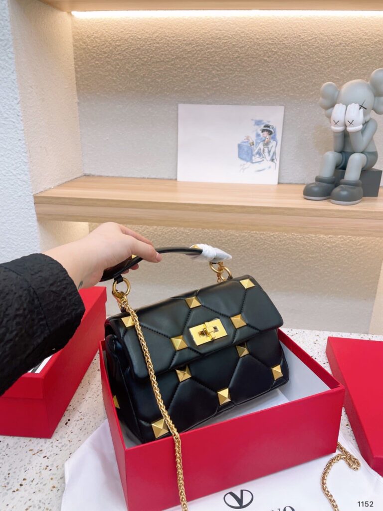 Valentino Garavani Roman Stud Chain Link Shoulder Bag In Black 1W2B0I82Bsf - Image 8