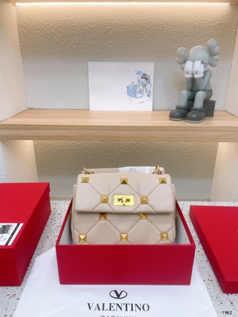 Valentino Garavani Roman Stud Chain Link Shoulder Bag In Rose Pink 1W2B0I82Bsf - Image 3