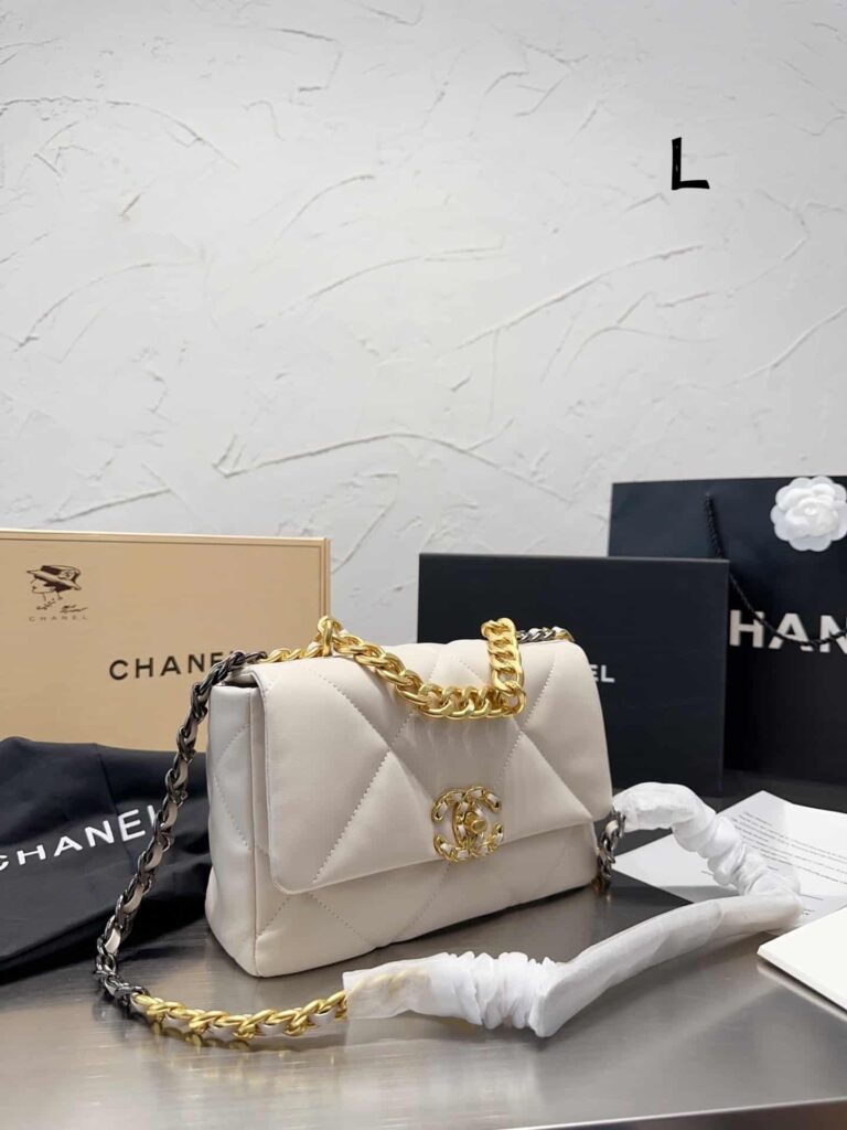 Chanel 19 Flap Bag White 32Cm - Image 3