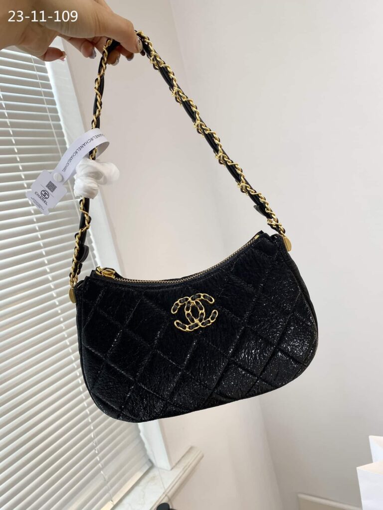 Chanel Hobo Handbag Black 23Cm - Image 2