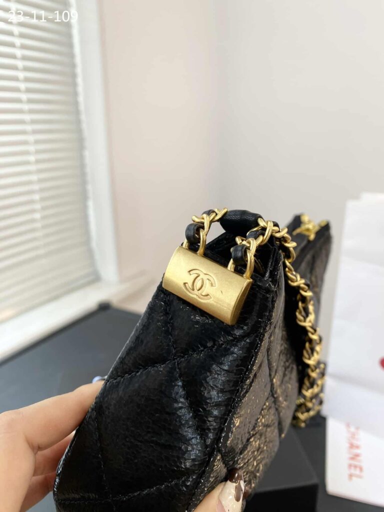 Chanel Hobo Handbag Black 23Cm - Image 4