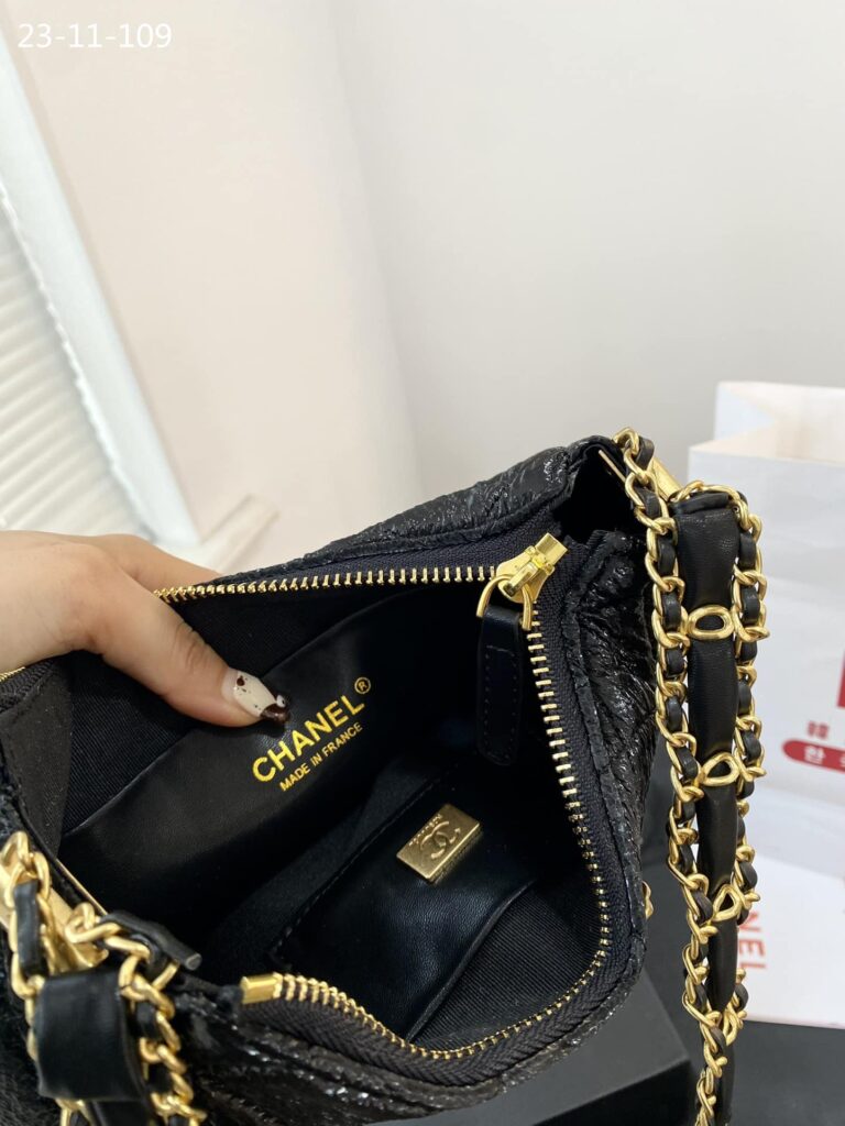 Chanel Hobo Handbag Black 23Cm - Image 6