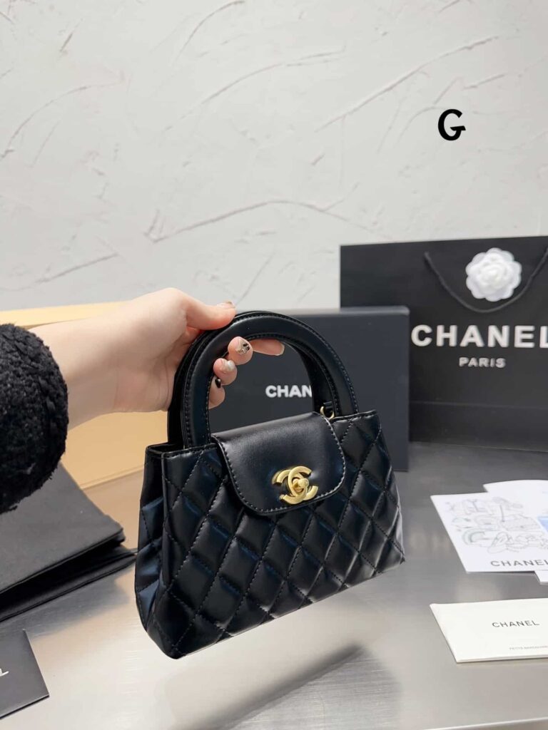 Chanel Small Kelly Shopper With Gold Hardware Black 19Cm - Image 3