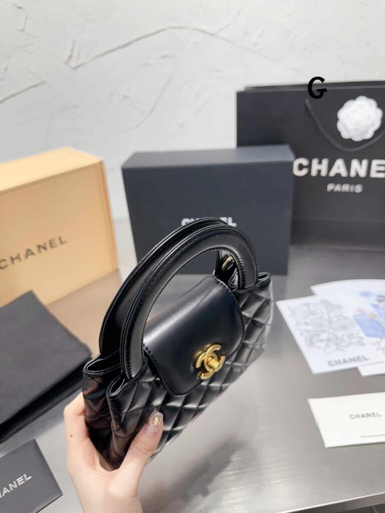 Chanel Small Kelly Shopper With Gold Hardware Black 19Cm - Image 6