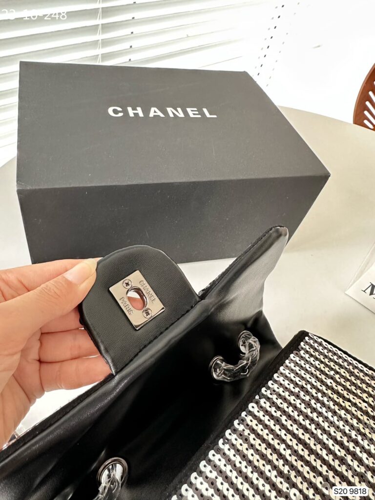 Chanel Sequin Flap Bag Black 24Cm - Image 10