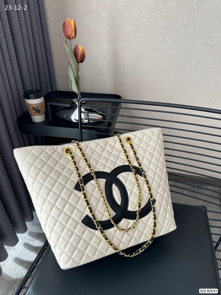 Chanel Cc Shopping Bag With Chain Lambskin Leather White 32Cm - Image 2