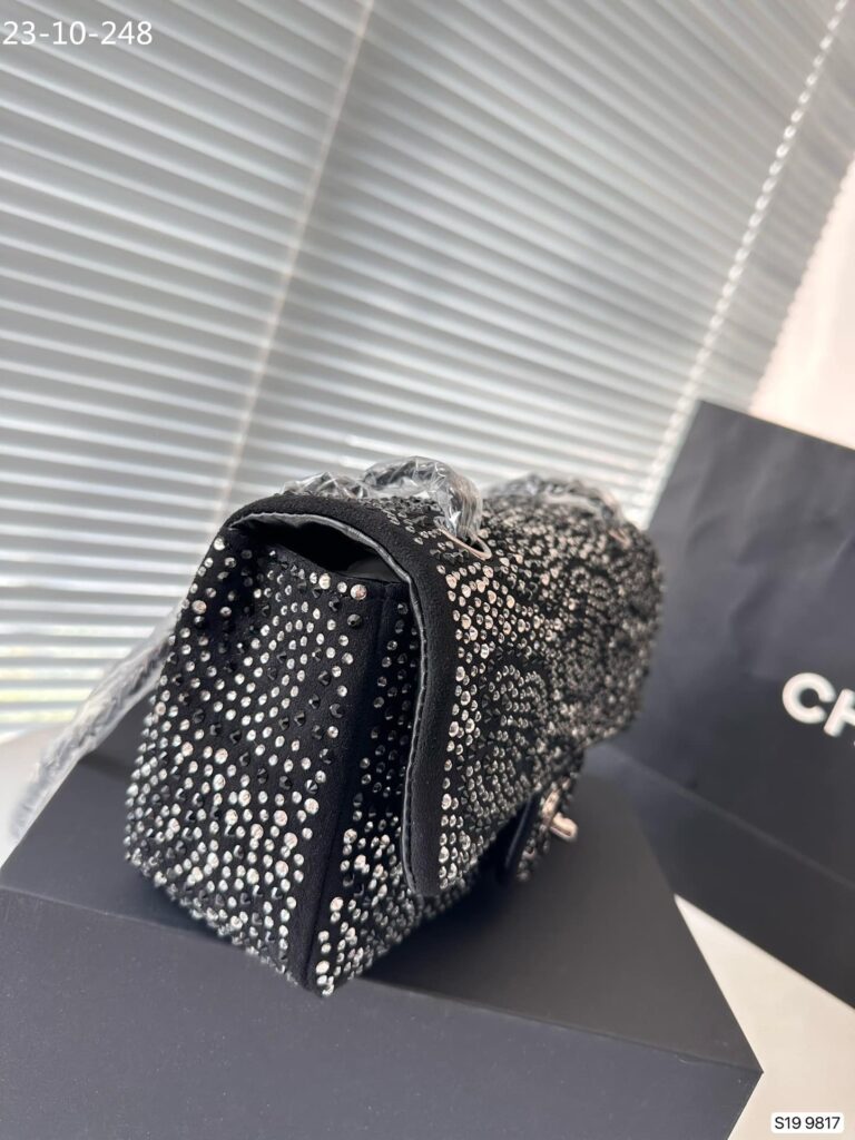 Chanel Crystal Flap Bag Black 23Cm - Image 5