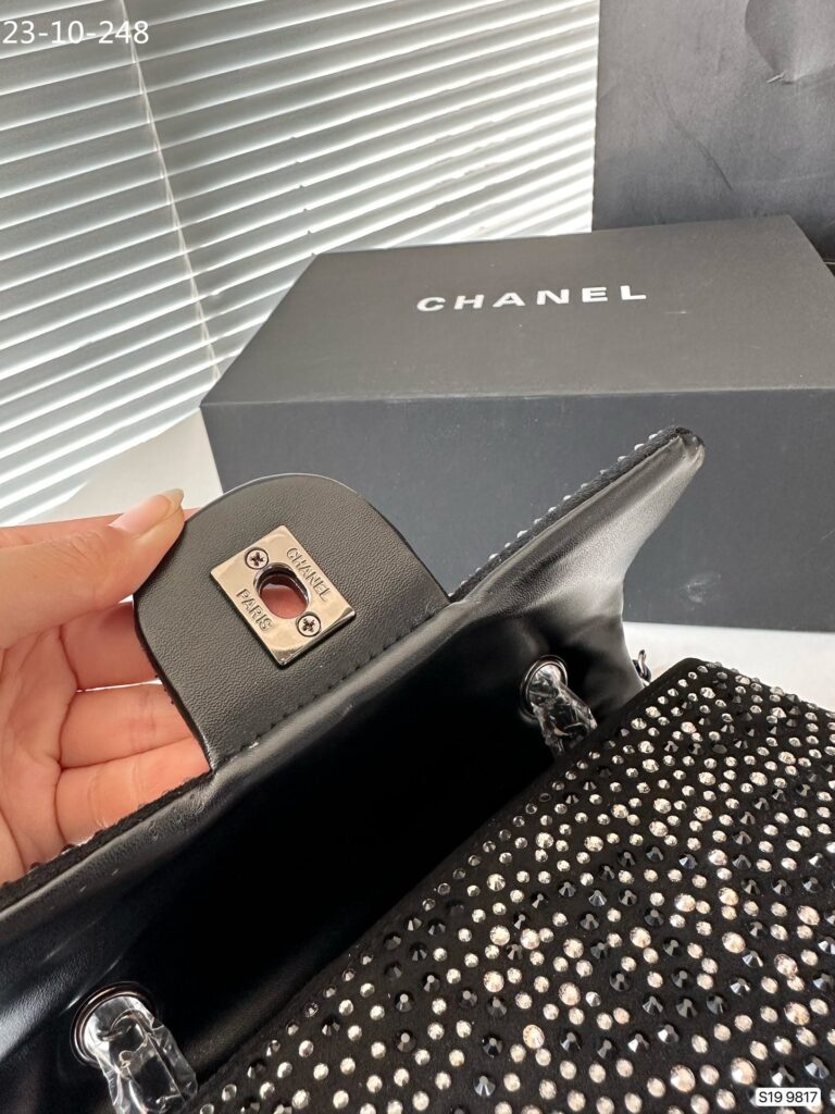 Chanel Crystal Flap Bag Black 23Cm - Image 8