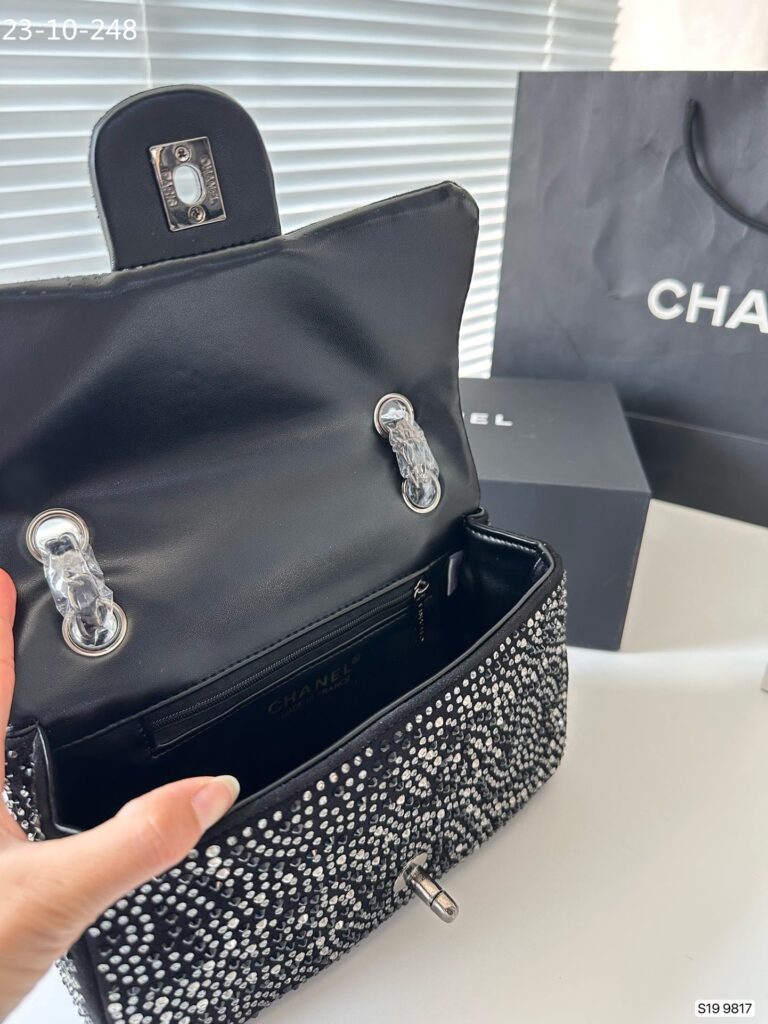 Chanel Crystal Flap Bag Black 23Cm - Image 10