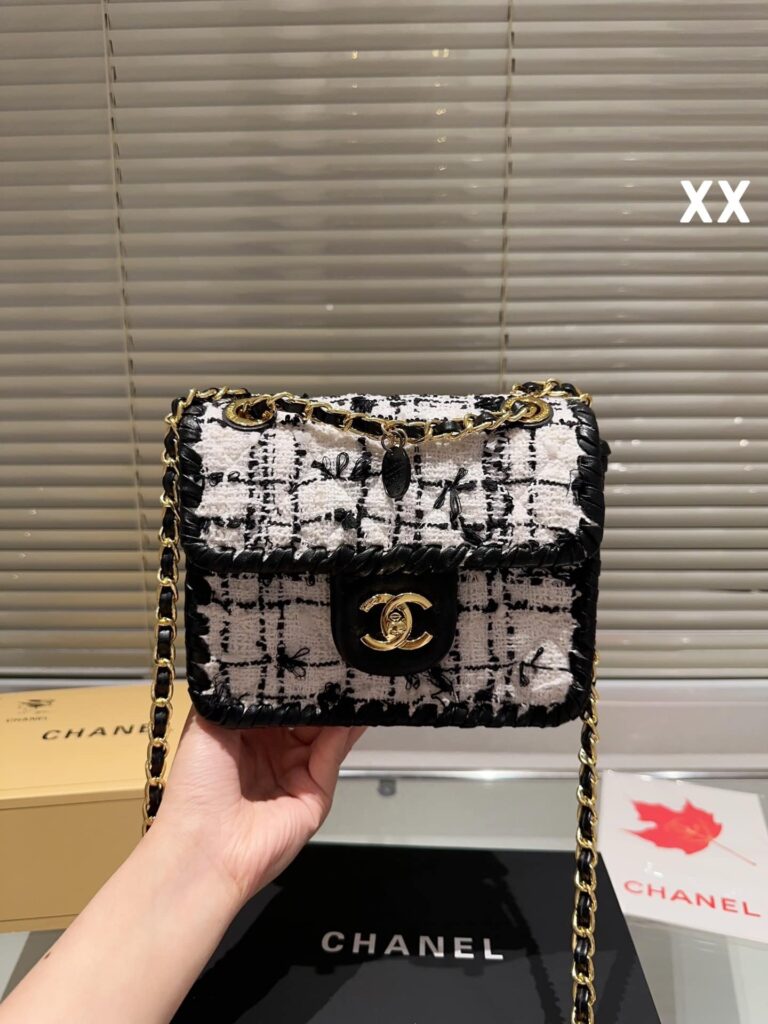 Chanel Mini Flap Bag White 20Cm - Image 2