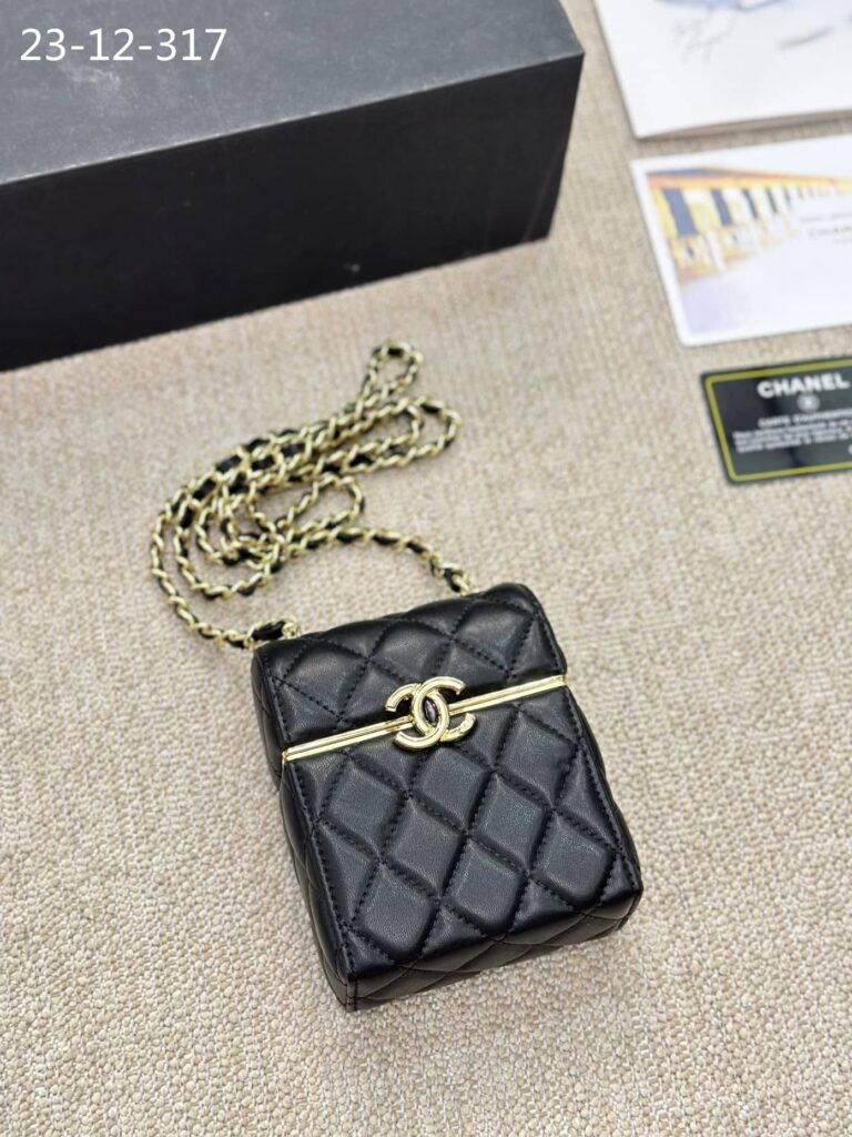 Chanel Small Box With Chain Gold Hardware Black 13Cm - Image 3